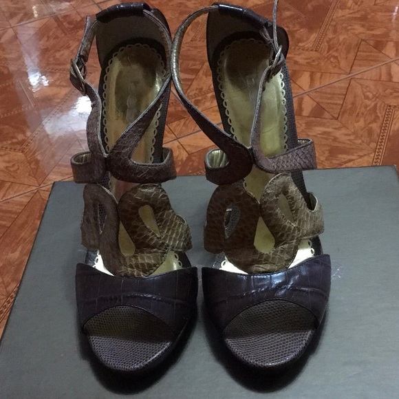 Shoes - Picture 3 of 8